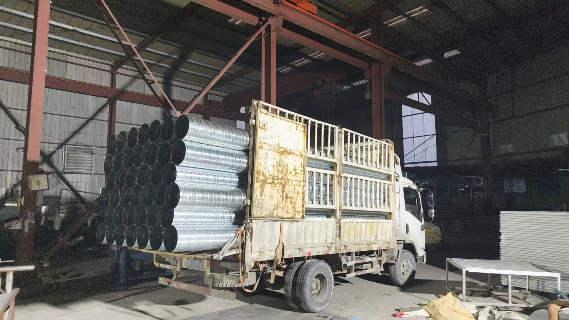 湖北馳亮機(jī)電感謝客戶(hù)信任，加班送貨中